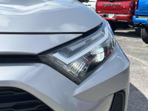 Used 2022 Toyota RAV4 XLE FWD image 9