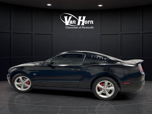 Used 2010 Ford Mustang GT RWD image 4