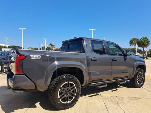 Used 2025 Toyota Tacoma TRD Sport w/ TRD Sport Upgrade Package AWD/4WD image 5