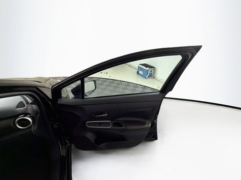 Used 2024 Nissan Versa SR FWD image 29