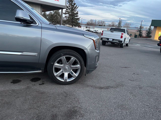Used 2019 Cadillac Escalade ESV Luxury AWD/4WD image 15