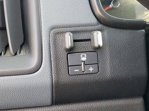 Used 2022 Chevrolet Colorado Z71 w/ Z71 Midnight Edition image 16