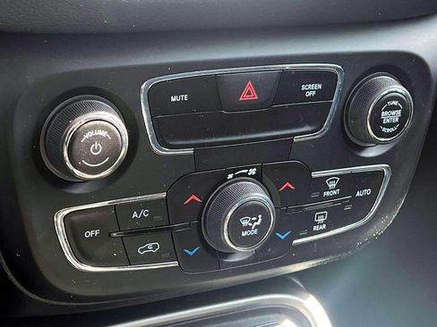 Certified 2019 Jeep Compass Latitude AWD/4WD image 33