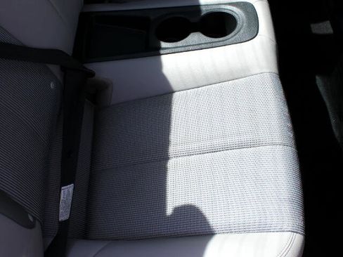 Used 2012 Hyundai Veloster w/ Style Pkg image 17