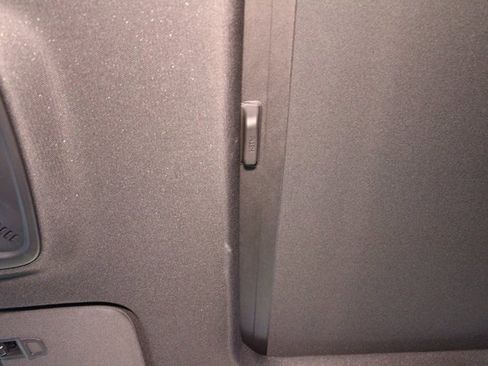 Used 2023 Chevrolet Traverse RS image 31