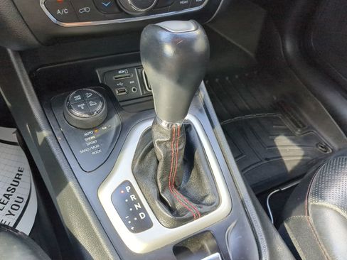 Used 2016 Jeep Cherokee Trailhawk w/ Comfort/Convenience Group image 58