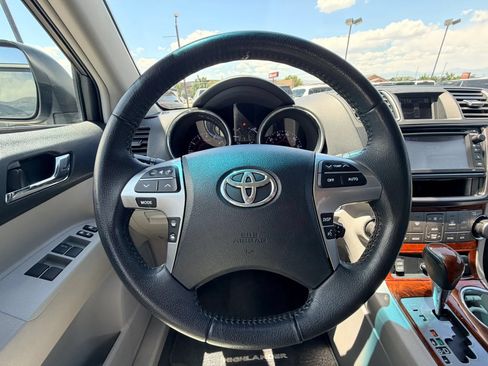 Used 2013 Toyota Highlander Limited AWD/4WD image 12
