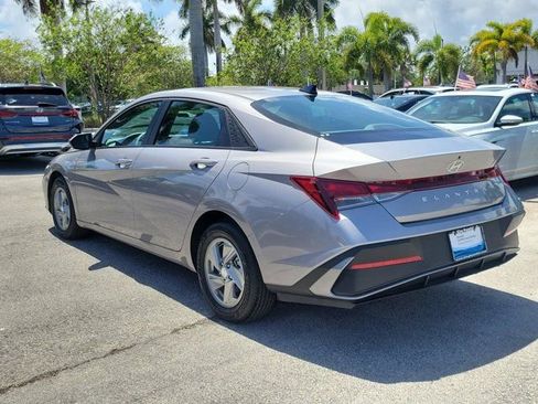 Used 2026 Hyundai Elantra SE image 3