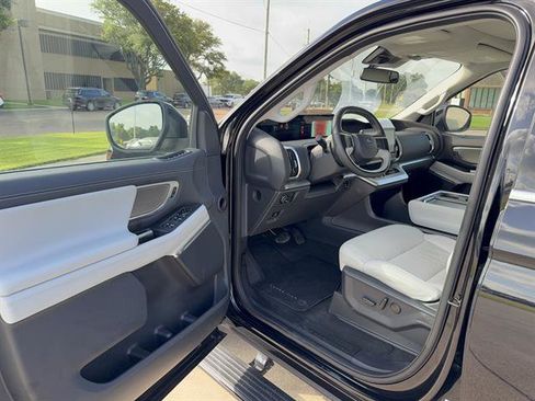 Used 2025 Ford Expedition Platinum w/ Driver's Package AWD/4WD image 7