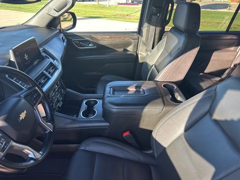 Used 2023 Chevrolet Suburban LT image 8
