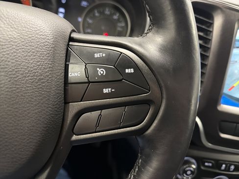 Used 2020 Jeep Cherokee Trailhawk w/ Comfort & Convenience Group image 15