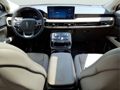 Used 2022 Lincoln Nautilus Reserve AWD/4WD image 11