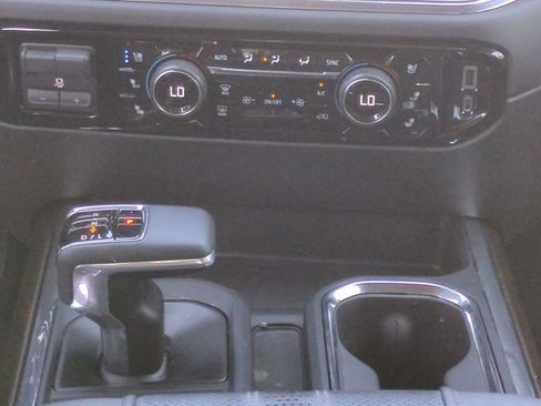 Used 2023 Chevrolet Silverado 1500 High Country w/ High Country Premium Package AWD/4WD image 21