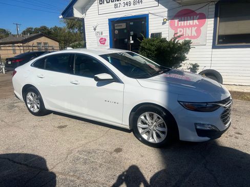 Used 2022 Chevrolet Malibu LT FWD image 2