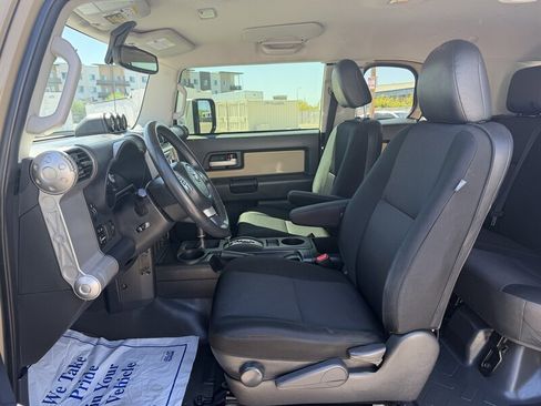 Used 2014 Toyota FJ Cruiser 4WD w/ Upgrade Package image 20