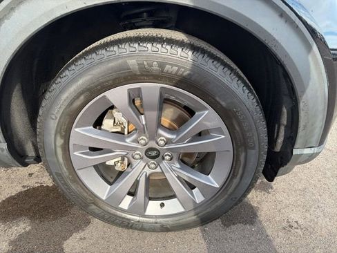 Used 2022 Ford Explorer XLT w/ Equipment Group 202A image 4