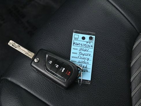 Used 2021 Toyota Camry SE FWD image 18