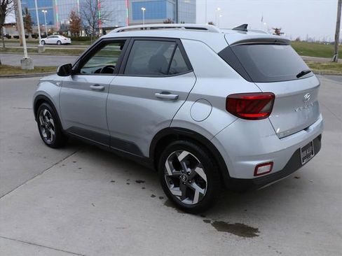 Used 2022 Hyundai Venue SEL w/ Cargo Package image 4
