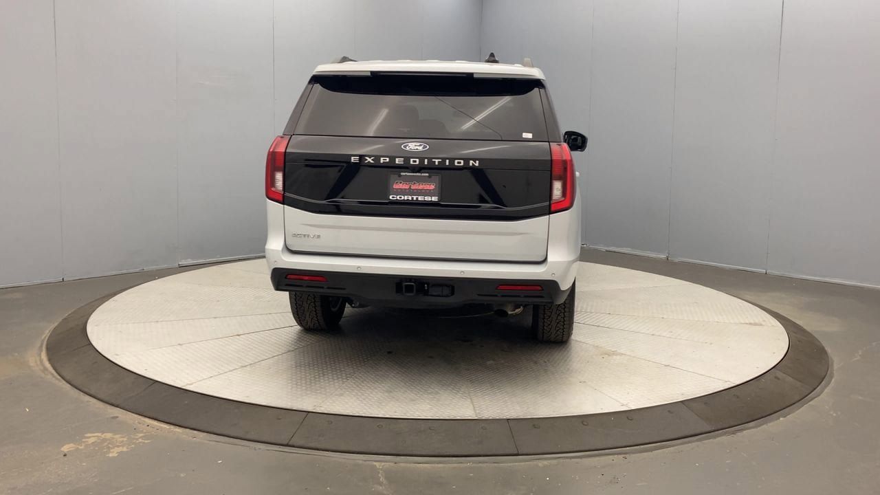 Used 2025 Ford Expedition Active AWD/4WD image 4
