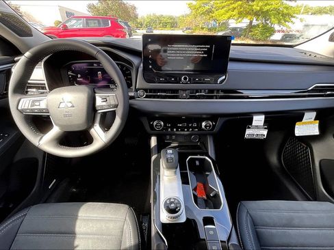 New 2025 Mitsubishi Outlander SE image 5