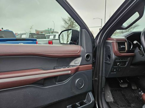 Used 2022 Ford Expedition Limited image 23