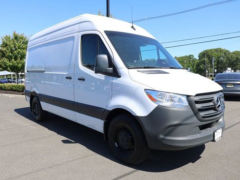 Used 2025 Mercedes-Benz Sprinter 2500 image 7