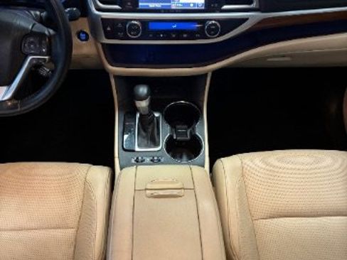Used 2018 Toyota Highlander Limited image 26