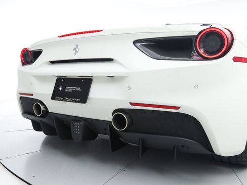 Used 2017 Ferrari 488 GTB RWD image 16