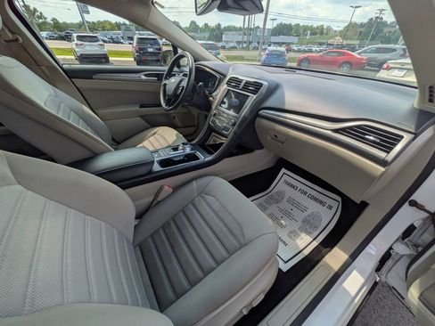 Used 2019 Ford Fusion SE FWD image 37