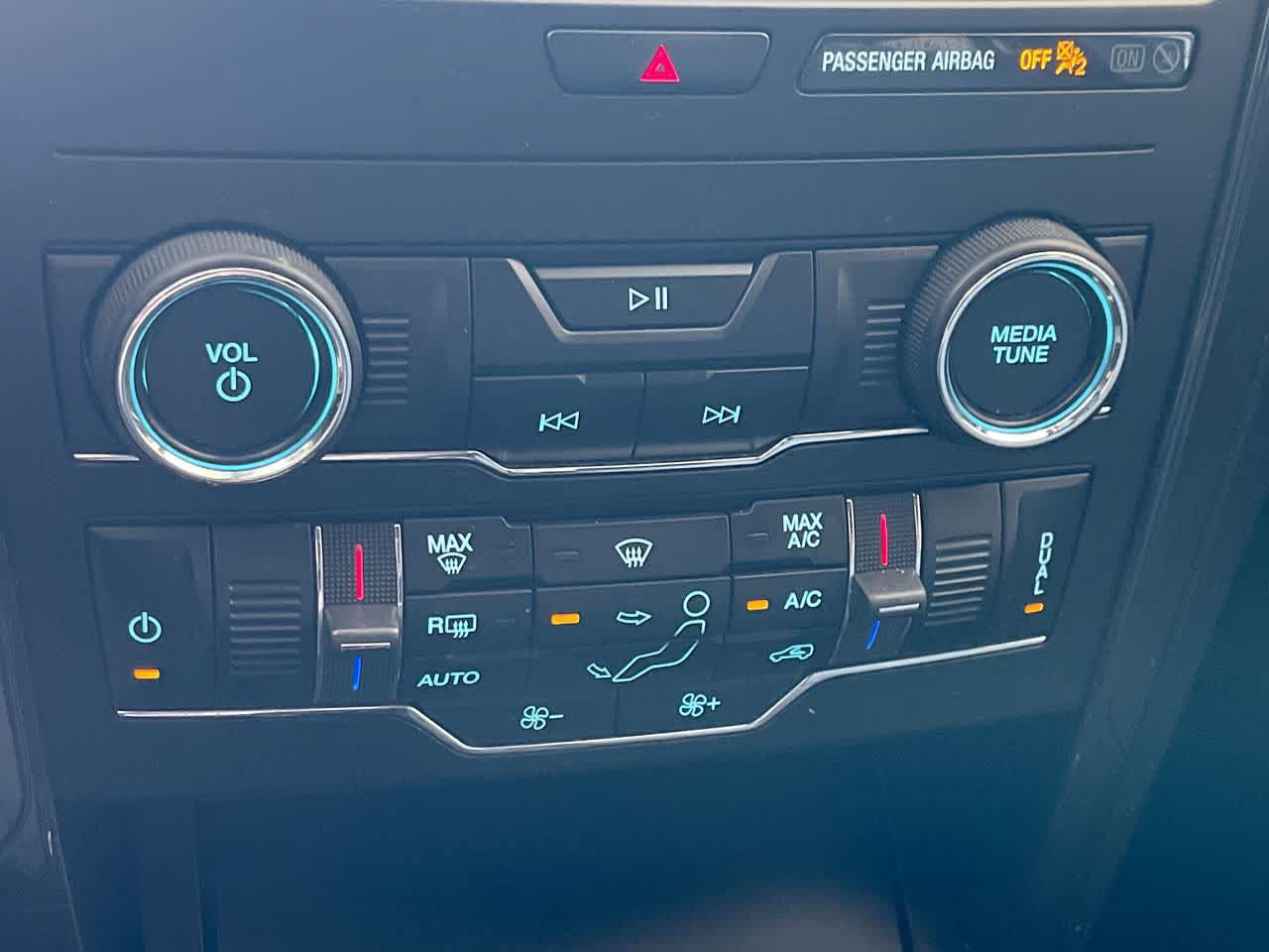 Used 2019 Ford Explorer XLT w/ Equipment Group 201A AWD/4WD image 19