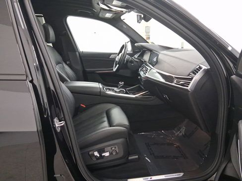 Certified 2022 BMW X7 M50i image 34