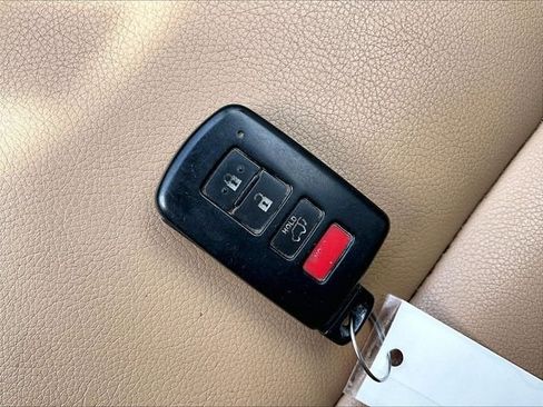 Used 2017 Toyota RAV4 Limited w/ Advanced Technology Package image 11