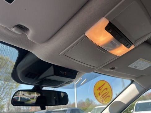 Used 2024 Nissan Rogue S image 28