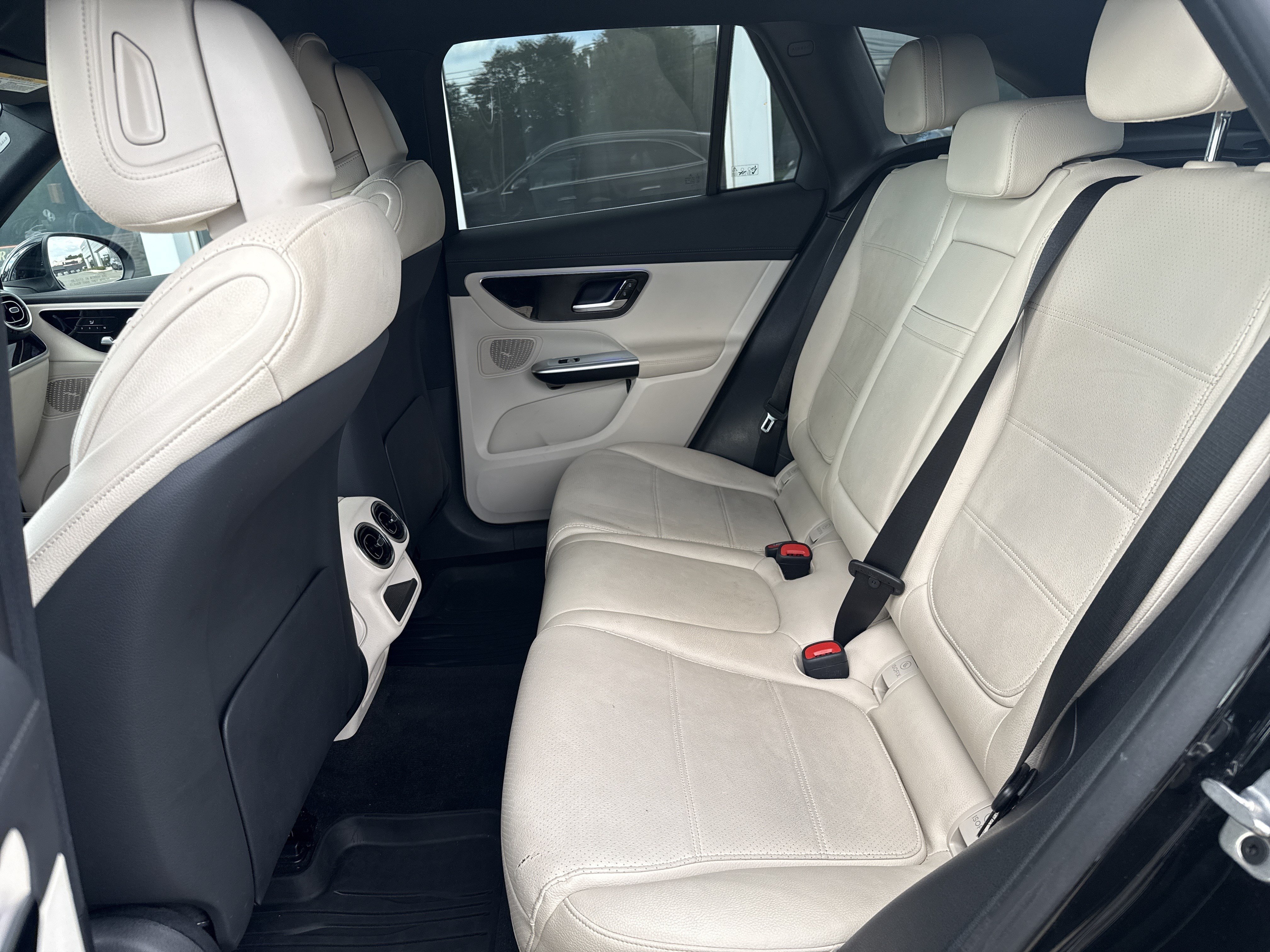 Used 2023 Mercedes-Benz GLC 300 4MATIC image 25