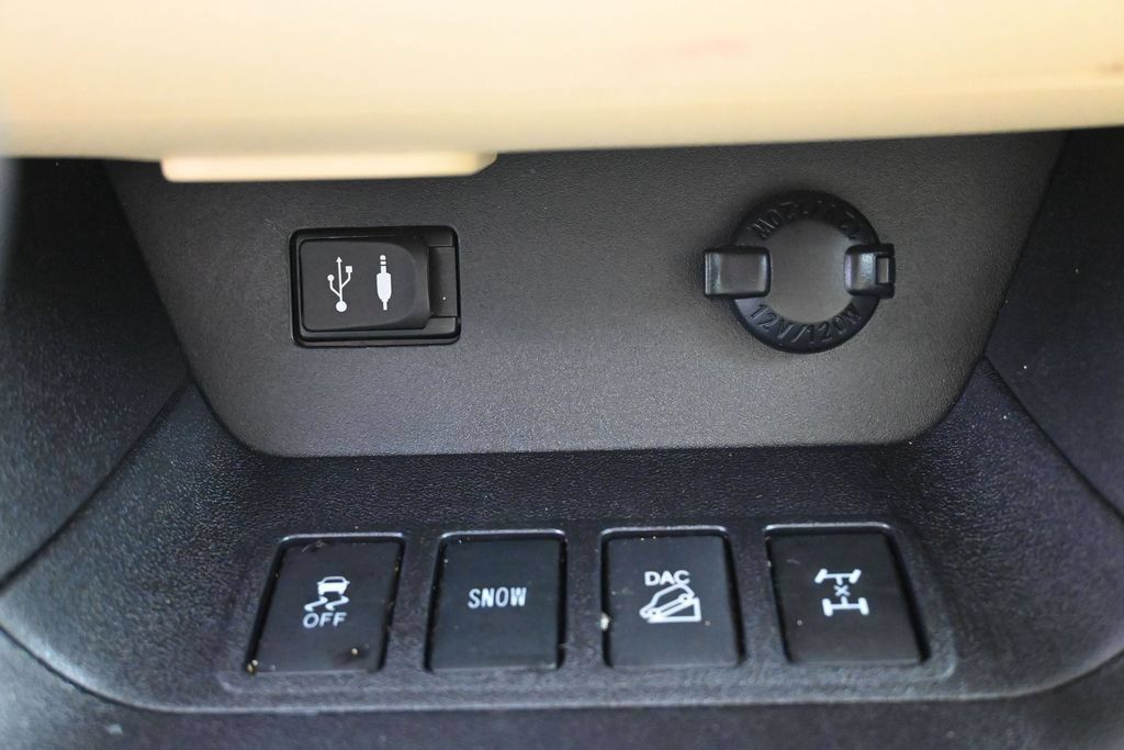 Used 2015 Toyota Highlander XLE AWD/4WD image 24