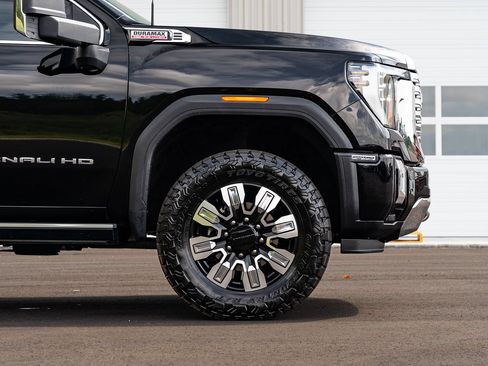 Used 2024 GMC Sierra 2500 Denali w/ Denali Reserve Package AWD/4WD image 9