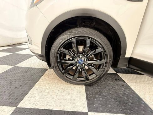 Used 2018 Ford Escape SE w/ SE Sport Appearance Package image 10