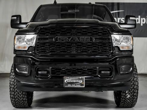 Used 2024 RAM 2500 Tradesman w/ Chrome Appearance Group AWD/4WD image 3