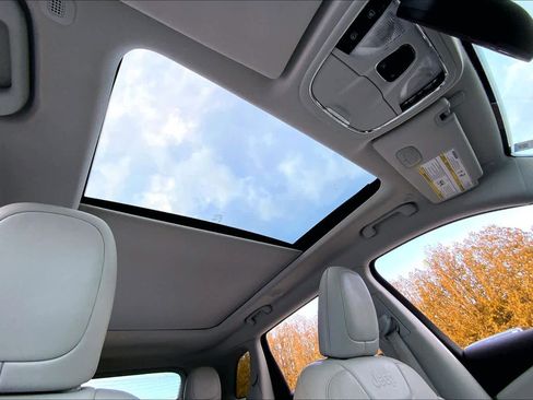 Used 2020 Jeep Cherokee Limited image 14