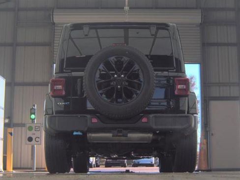 Used 2022 Jeep Wrangler Unlimited Sahara w/ Cold Weather Group image 7