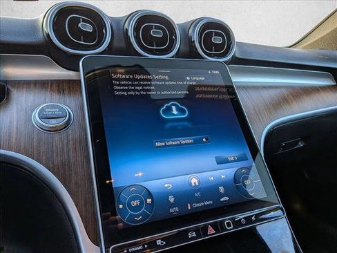 Used 2025 Mercedes-Benz C 300 Sedan image 13