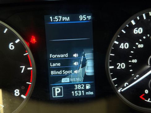 Used 2025 Nissan Sentra S FWD image 29