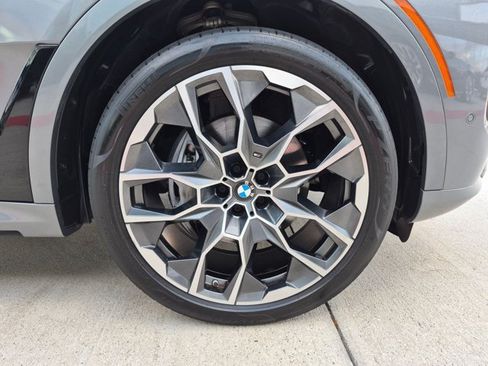 Used 2024 BMW X7 xDrive40i w/ M Sport Package AWD/4WD image 24