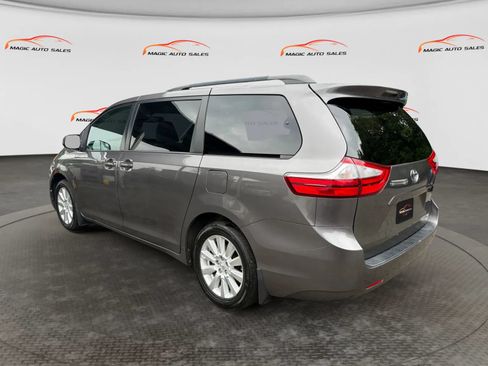 Used 2017 Toyota Sienna LE AWD/4WD image 8