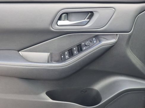 Certified 2025 Nissan Rogue SV AWD/4WD image 18