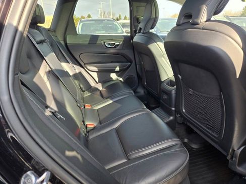 Used 2022 Volvo XC60 T8 Inscription w/ Advanced Package image 9