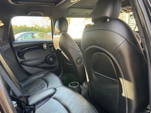 Used 2015 MINI Cooper 4-Door Hardtop image 19