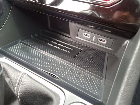 Used 2025 Volkswagen Jetta SE image 24