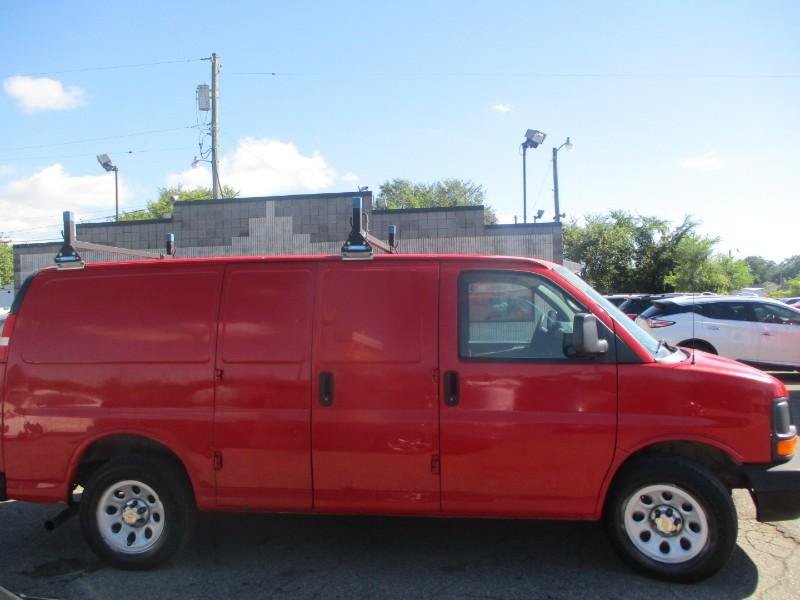 Used 2012 Chevrolet Express 1500 RWD image 2