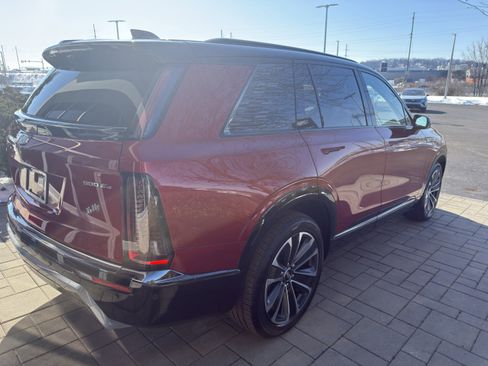 Used 2026 Cadillac Vistiq Sport image 10